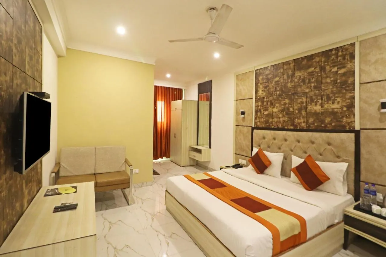 Hotel Almora Near Delhi Airport New Delhi 3*,