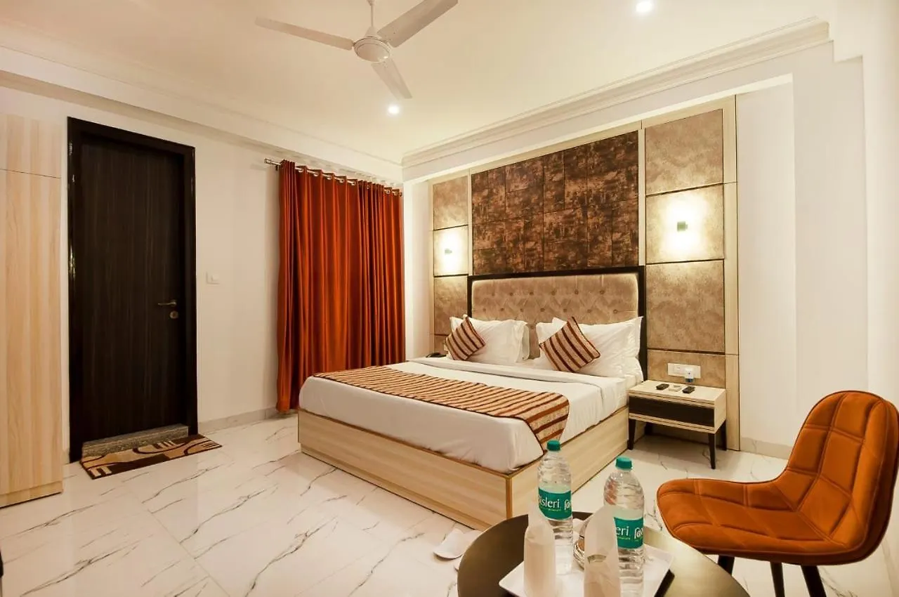 Hotel Almora Near Delhi Airport New Delhi 3*,