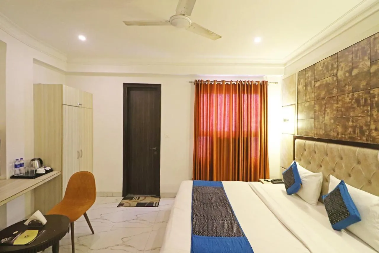 Hotel Almora Near Delhi Airport New Delhi 3*,